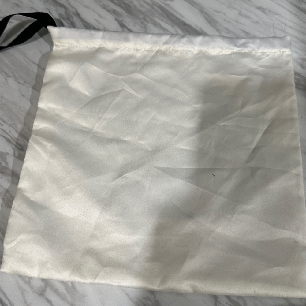 Gucci White Drawstring Pouch - Picture 3 of 3